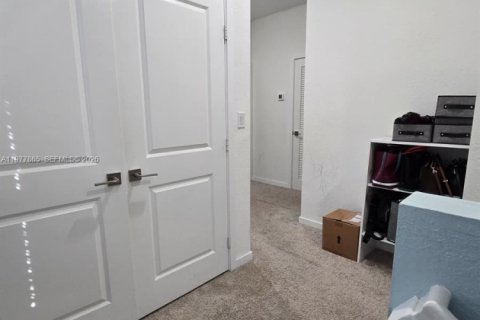 House in Florida City, Florida 3 bedrooms, 128.76 sq.m. № 2041858 - photo 26