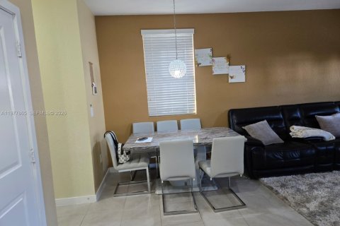 House in Florida City, Florida 3 bedrooms, 128.76 sq.m. № 2041858 - photo 12