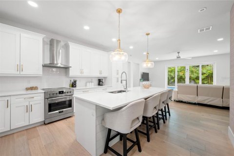Villa ou maison à vendre à Sarasota, Floride: 4 chambres, 330.17 m2 № 1910678 - photo 10