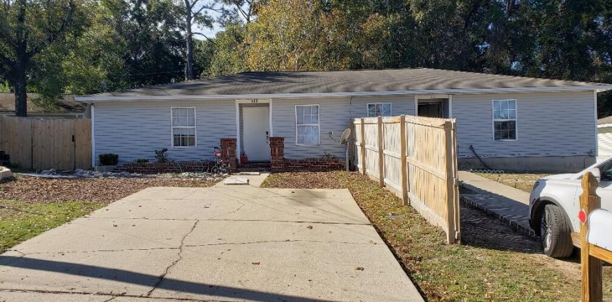 Commercial property in Crestview, Florida № 559045