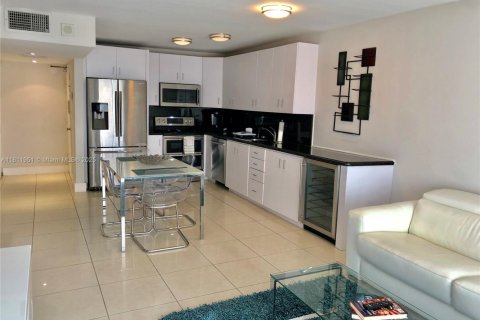 Condo in Miami Beach, Florida, 1 bedroom  № 1888726 - photo 4