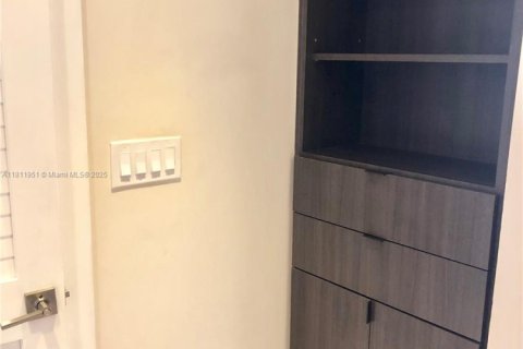 Condo in Miami Beach, Florida, 1 bedroom  № 1888726 - photo 23
