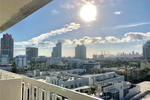 Condo in Miami Beach, Florida, 1 bedroom  № 1888726 - photo 17