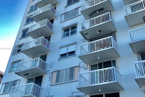 Condo in Miami Beach, Florida, 1 bedroom  № 1888726 - photo 29
