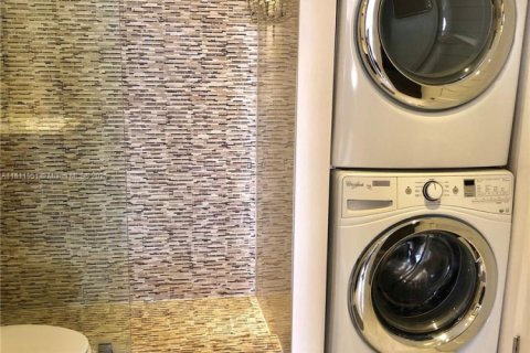 Condo in Miami Beach, Florida, 1 bedroom  № 1888726 - photo 21