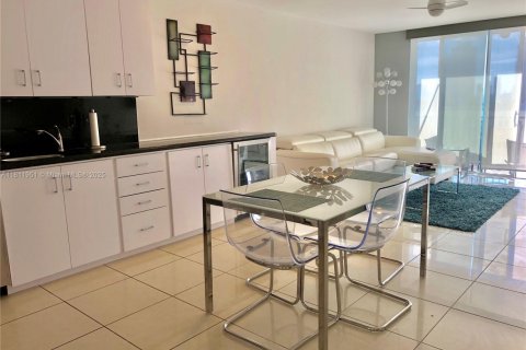Condo in Miami Beach, Florida, 1 bedroom  № 1888726 - photo 8