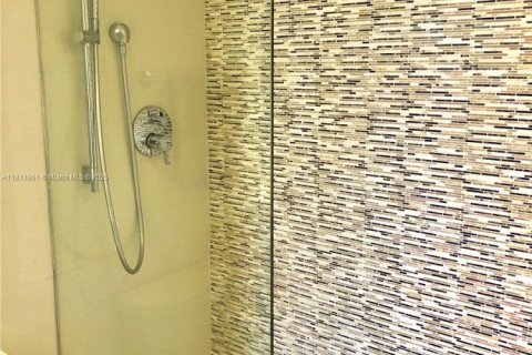 Condo in Miami Beach, Florida, 1 bedroom  № 1888726 - photo 24