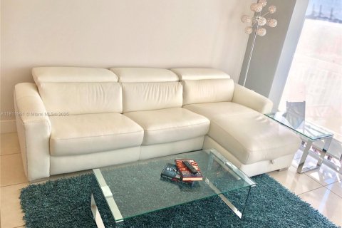 Condo in Miami Beach, Florida, 1 bedroom  № 1888726 - photo 10