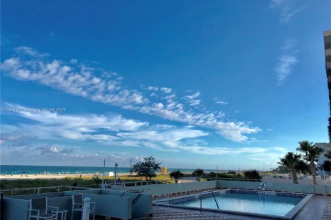 Condo in Miami Beach, Florida, 1 bedroom  № 1888726 - photo 2
