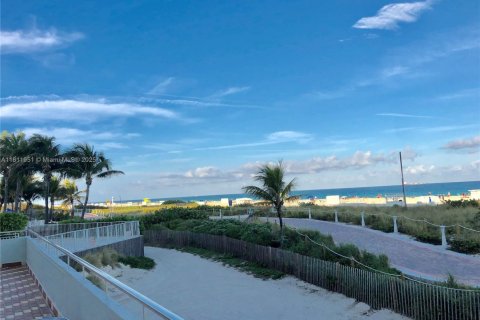 Condo in Miami Beach, Florida, 1 bedroom  № 1888726 - photo 25