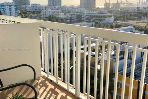 Condo in Miami Beach, Florida, 1 bedroom  № 1888726 - photo 16