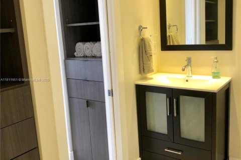 Condo in Miami Beach, Florida, 1 bedroom  № 1888726 - photo 22
