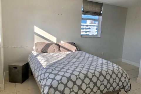 Condo in Miami Beach, Florida, 1 bedroom  № 1888726 - photo 12
