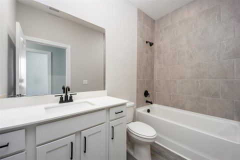 House in Lake Alfred, Florida 4 bedrooms, 171.96 sq.m. № 2122096 - photo 17