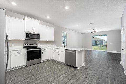 House in Lake Alfred, Florida 4 bedrooms, 171.96 sq.m. № 2122096 - photo 3