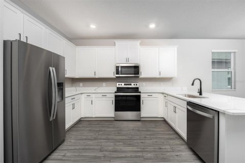 House in Lake Alfred, Florida 4 bedrooms, 171.96 sq.m. № 2122096 - photo 4