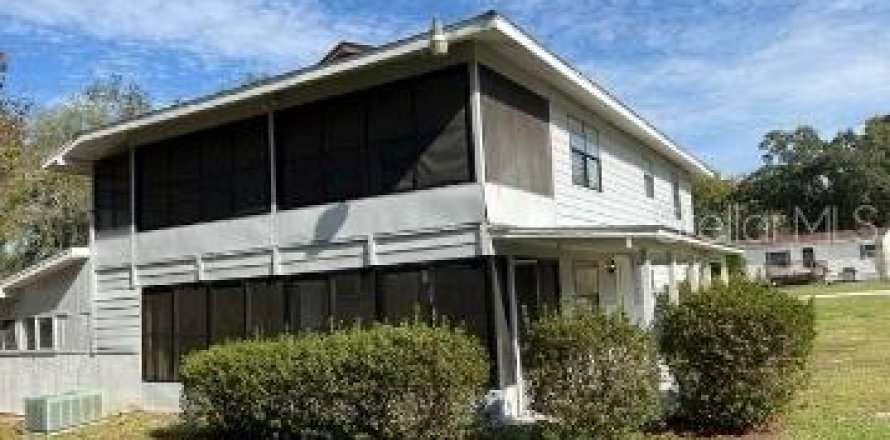 Duplex in Belleview, Florida 4 bedrooms, 161.84 sq.m. № 2232009