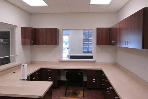 Propiedad comercial en alquiler en Leesburg, Florida, 418.06 m2 № 1670843 - foto 9