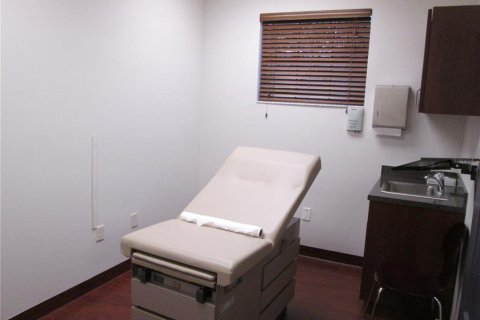 Propiedad comercial en alquiler en Leesburg, Florida, 418.06 m2 № 1670843 - foto 13