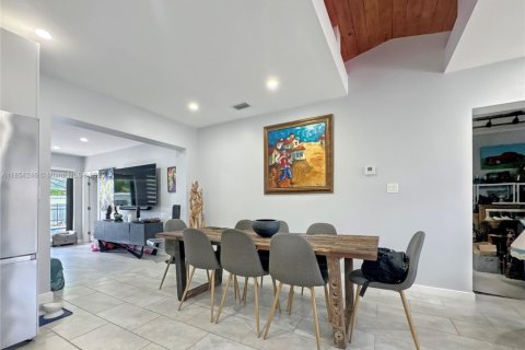 Casa en venta en Miami, Florida, 4 dormitorios, 153.1 m2 № 1874763 - foto 9