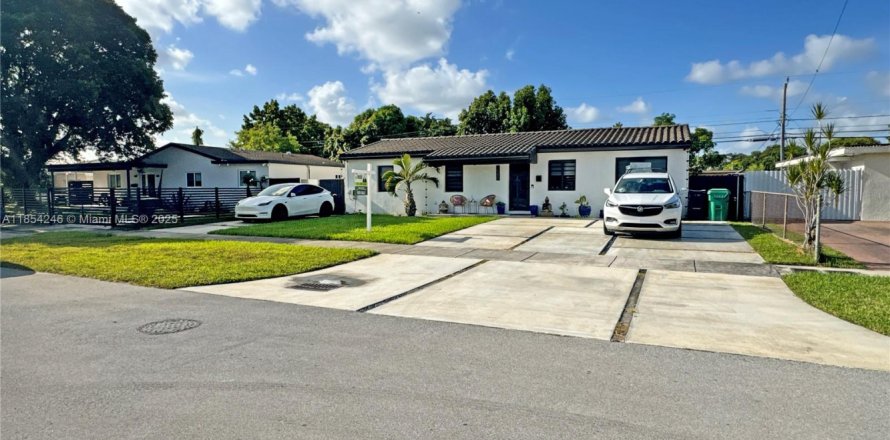 Casa en Miami, Florida 4 dormitorios, 153.1 m2 № 1874763