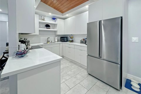 Casa en venta en Miami, Florida, 4 dormitorios, 153.1 m2 № 1874763 - foto 10
