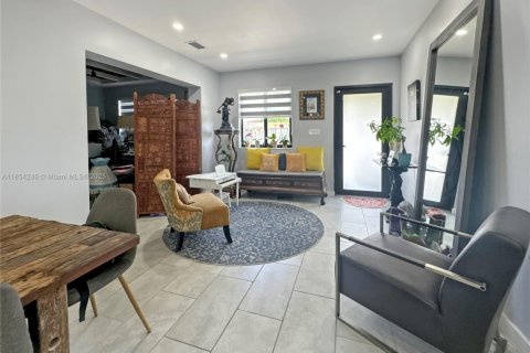 Casa en venta en Miami, Florida, 4 dormitorios, 153.1 m2 № 1874763 - foto 8