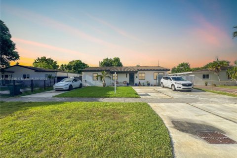 Casa en venta en Miami, Florida, 4 dormitorios, 153.1 m2 № 1874763 - foto 23