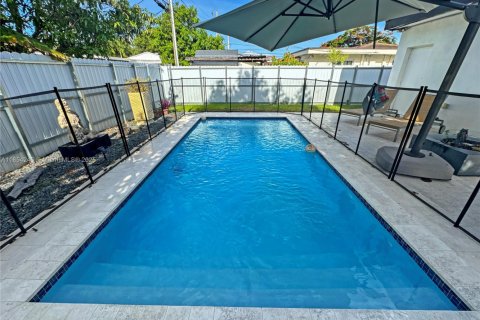Casa en venta en Miami, Florida, 4 dormitorios, 153.1 m2 № 1874763 - foto 4