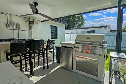 Casa en venta en Miami, Florida, 4 dormitorios, 153.1 m2 № 1874763 - foto 7