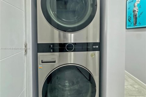 Casa en venta en Miami, Florida, 4 dormitorios, 153.1 m2 № 1874763 - foto 20