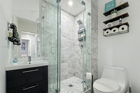 Casa en venta en Miami, Florida, 4 dormitorios, 153.1 m2 № 1874763 - foto 19