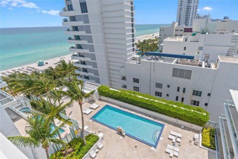 Condominio en venta en Miami Beach, Florida, 49.98 m2 № 1972668 - foto 2