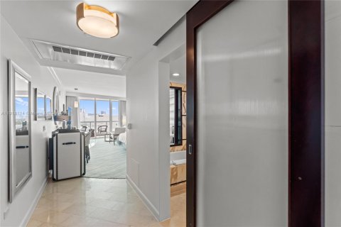 Condominio en venta en Miami Beach, Florida, 49.98 m2 № 1972668 - foto 16