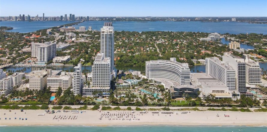 Estudio en el Condominio en Miami Beach, Florida  № 1972668