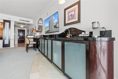 Condominio en venta en Miami Beach, Florida, 49.98 m2 № 1972668 - foto 11