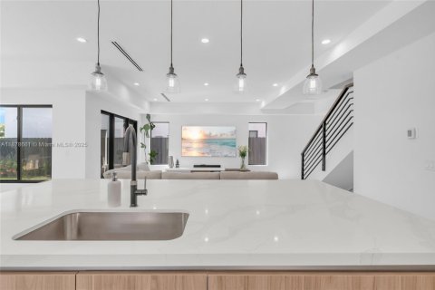 Villa ou maison à vendre à Miami, Floride: 4 chambres, 248.14 m2 № 1920686 - photo 11