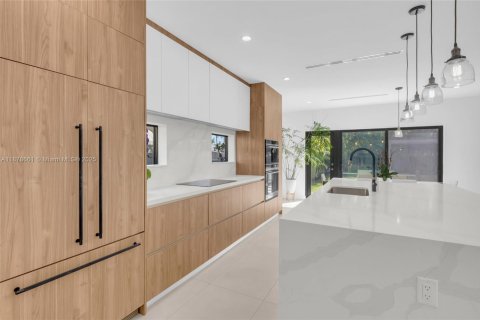 Villa ou maison à vendre à Miami, Floride: 4 chambres, 248.14 m2 № 1920686 - photo 9