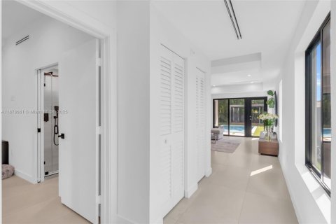 Villa ou maison à vendre à Miami, Floride: 4 chambres, 248.14 m2 № 1920686 - photo 12