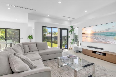 Villa ou maison à vendre à Miami, Floride: 4 chambres, 248.14 m2 № 1920686 - photo 5