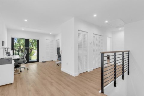 Villa ou maison à vendre à Miami, Floride: 4 chambres, 248.14 m2 № 1920686 - photo 19