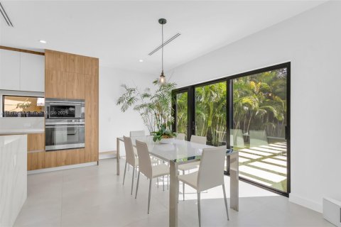 Villa ou maison à vendre à Miami, Floride: 4 chambres, 248.14 m2 № 1920686 - photo 7