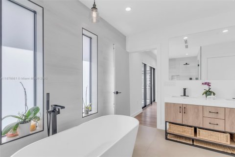 Villa ou maison à vendre à Miami, Floride: 4 chambres, 248.14 m2 № 1920686 - photo 21