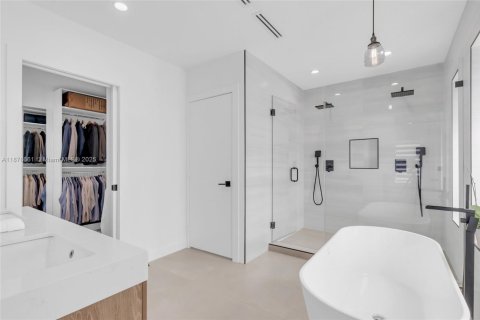 Villa ou maison à vendre à Miami, Floride: 4 chambres, 248.14 m2 № 1920686 - photo 25