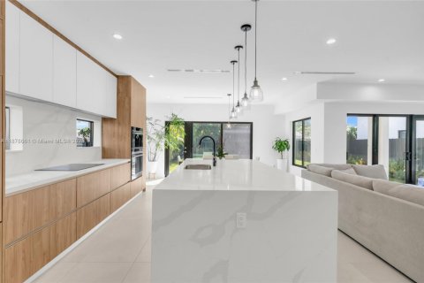 Villa ou maison à vendre à Miami, Floride: 4 chambres, 248.14 m2 № 1920686 - photo 10