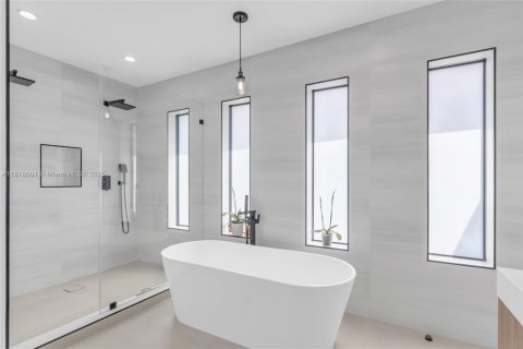 Villa ou maison à vendre à Miami, Floride: 4 chambres, 248.14 m2 № 1920686 - photo 23