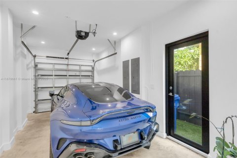 Villa ou maison à vendre à Miami, Floride: 4 chambres, 248.14 m2 № 1920686 - photo 17