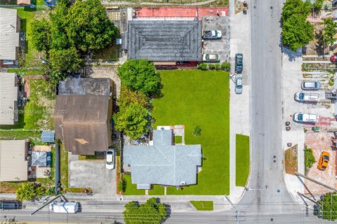 Commercial property in Hialeah, Florida 124.4 sq.m. № 1704376 - photo 18