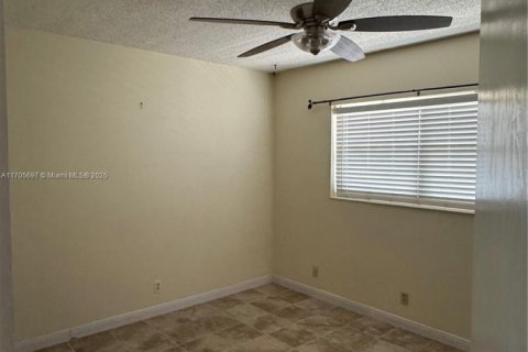 Condominio en venta en Lauderdale Lakes, Florida, 2 dormitorios, 87.7 m2 № 1694953 - foto 4