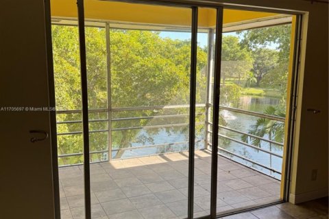Condominio en venta en Lauderdale Lakes, Florida, 2 dormitorios, 87.7 m2 № 1694953 - foto 5